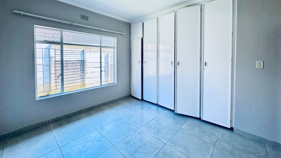 4 Bedroom Property for Sale in Geelhoutpark North West